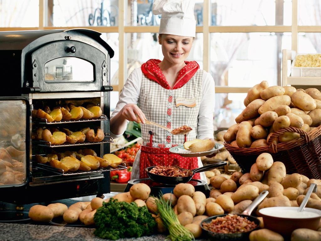 Отель Landzeit Restaurant Voralpenkreuz Заттледт Экстерьер фото